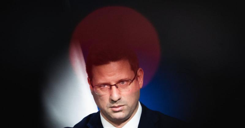Az ukrán kormány döntése értelmében több híroldalt, köztük a kárpátaljai portálokat is blokkolni fogják. Ez a lépés a tájékoztatás ellenőrzésére és a politikai stabilitás fenntartására irányul. A helyi média helyzete ezzel tovább bonyolódik, és kérdéseket