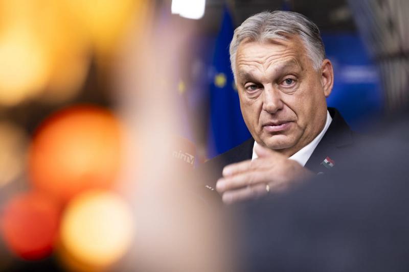 Orbán éles kritikát fogalmazott meg a K&H vezető elemzőjével szemben, kijelentve, hogy az elemző a nemzetközi trendekhez csatlakozott, amikor a gazdasági helyzet kedvezőtlen aspektusairól beszélt.