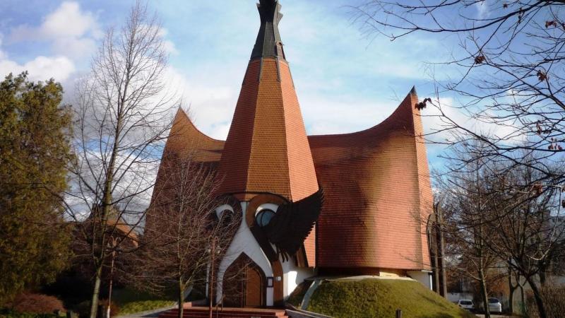 Mi a közös a windsori kastély és a balatoni baglyos ház között?