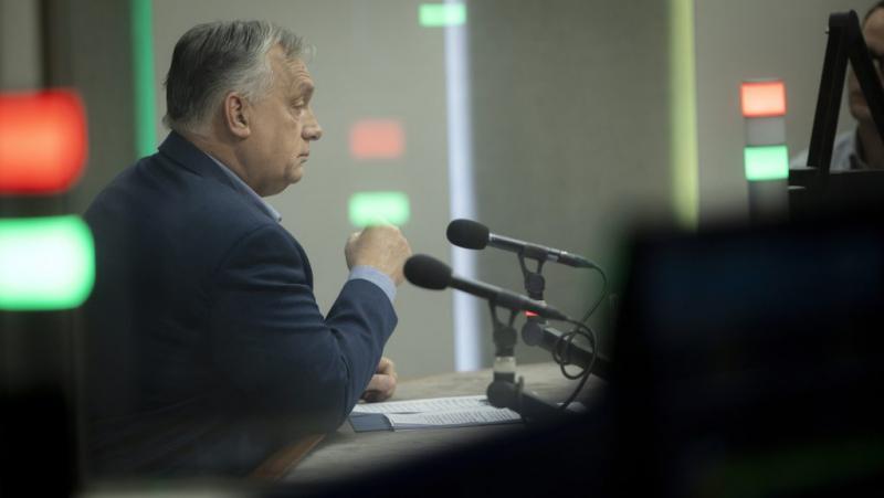 Orbán a 13. havi nyugdíj kapcsán kifejtette: a szakmai viták gyakran a legegyszerűbb megoldások körül forognak, amelyeket sokan könnyen félreértenek vagy elbagatellizálnak. Az ilyen diskurzusokban fontos, hogy a tények és érvek világosan álljanak a középp