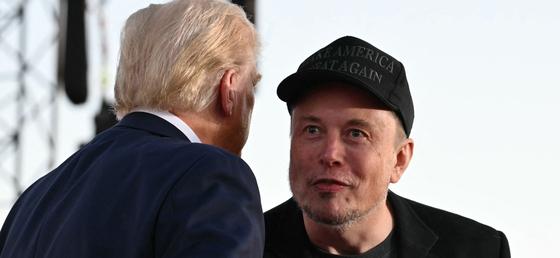 Trump mellett állva, Musk válaszolt az újságírók faggatásaira.