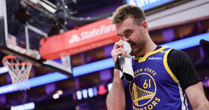 A Warriors játékosa egy látványos mozdulattal megsemmisítette ellenfelét, ami szinte botrányos helyzetet teremtett a mérkőzés során.