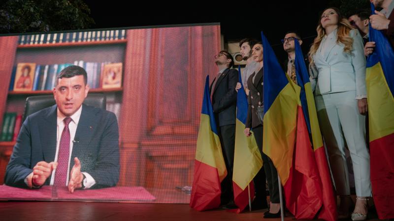 Szenzációs fordulat zajlott le szomszédunknál: egy magyarellenes politikai figura került hatalomra az elnökválasztások során Romániában.