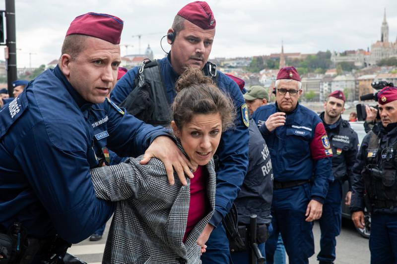 Orosz Anna bejelentette, hogy lemond parlamenti mandátumáról.