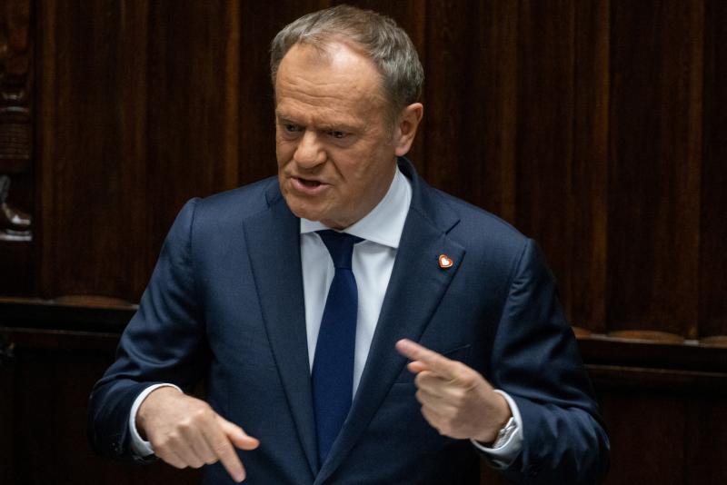 Tusk: Az orosz titkosszolgálat állt a varsói bevásárlóközpont lángra lobbantásának hátterében.