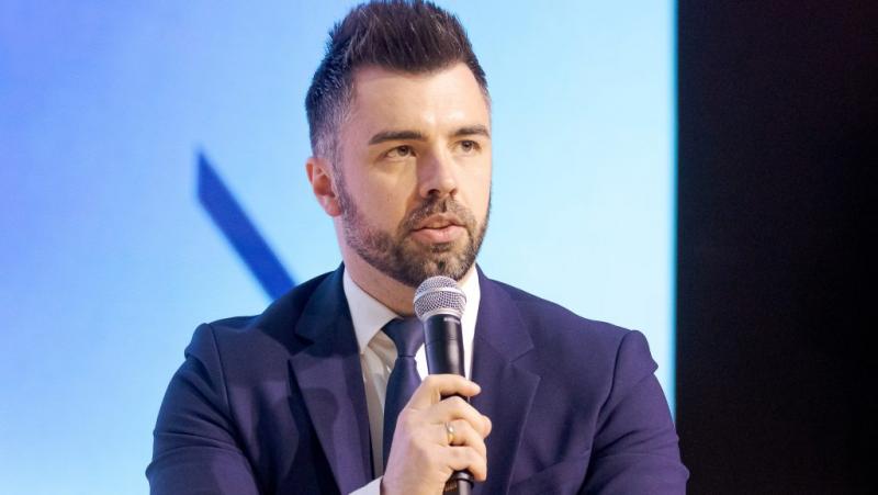 Kulja András és Takács Péter izgalmas élő vitát folytatnak majd, ahol különböző nézőpontokat ütköztetnek. Ne hagyd ki ezt a különleges alkalmat!