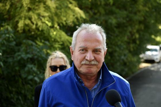 Bencsik András úgy véli, hogy egy politikai figura beavatkozott, miután olyan megjegyzéseket tett róla, amelyek nem nyerték el a tetszését, és ennek következtében kérte, hogy távolítsák el a Sajtóklubból.