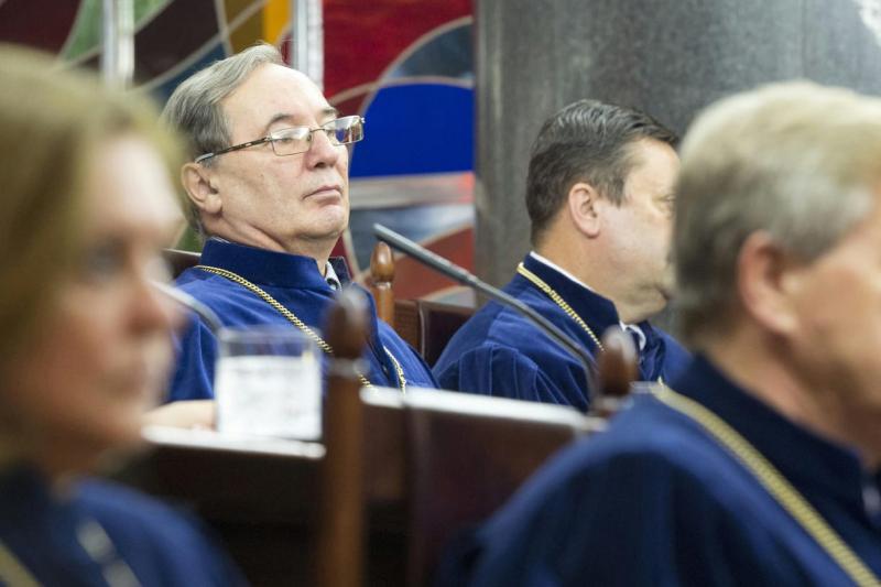 Lehetséges-e manipulálni a parlamenti választás eredményeit? Miközben az egyik oldal merész elképzelésekkel áll elő, az ellenzéknél egyre több a kétely és a bizonytalanság.