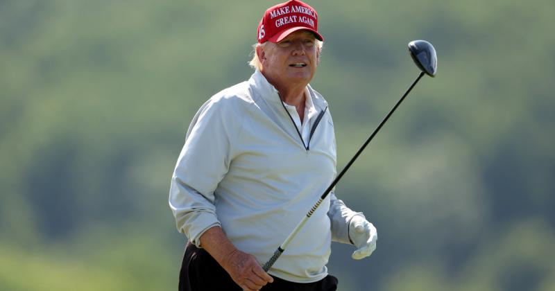 Donald Trump 600 millió dolláros bevételt ért el a kriptovaluták, a golf és a licenszdíjak révén.