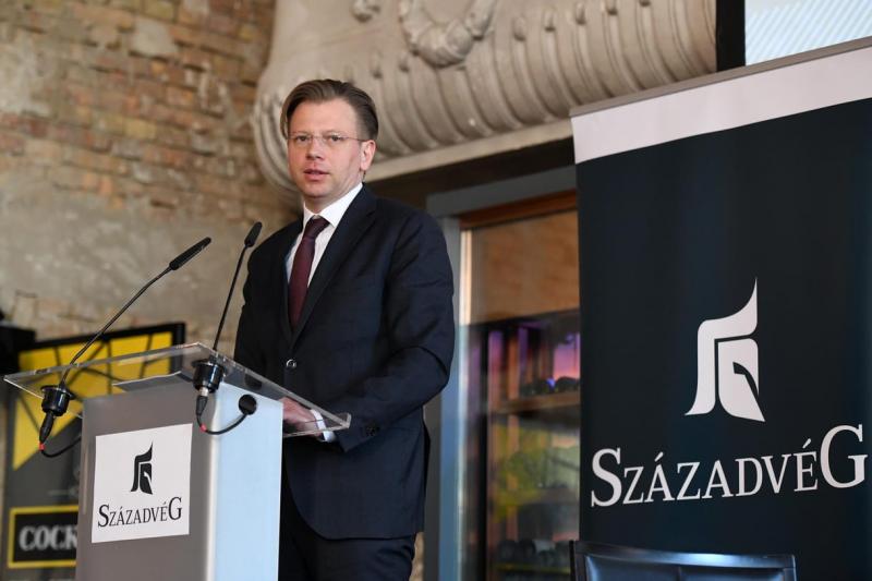 A katonai hírszerzést vezető államtitkár egykori vállalkozásának lenyűgöző nyeresége a múlté, mint a hó a tavaszi napfényben.