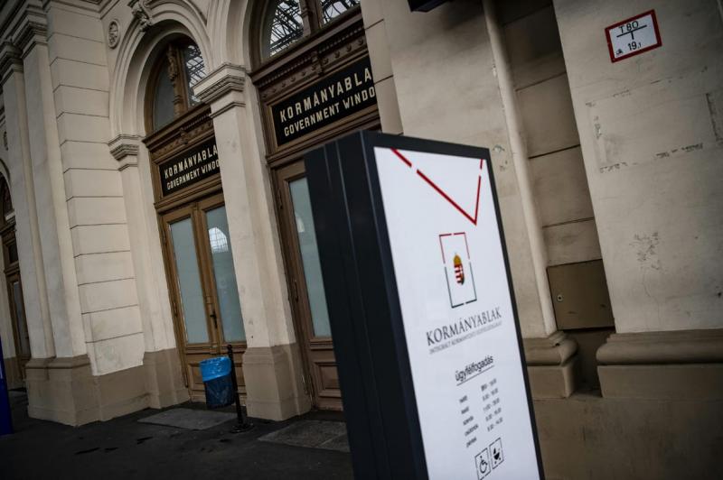 Probléma adódott a kormányablakok informatikai rendszerével, így hétfőn szinte lehetetlen ügyet intézni.