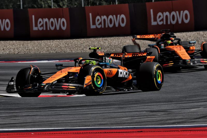 Itt a McLaren legújabb padlólemeze! | M4 Sport

A McLaren izgalmas újítással rukkolt elő, bemutatva legújabb padlólemezét, amely forradalmasíthatja a versenyautók világát! Az M4 Sport exkluzív betekintést nyújt a fejlesztések mögé, és felfedi, hogy milyen