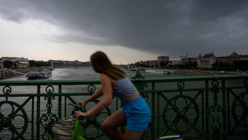 A hőség továbbra is velünk marad, de délutánra zivatarok érkezhetnek.