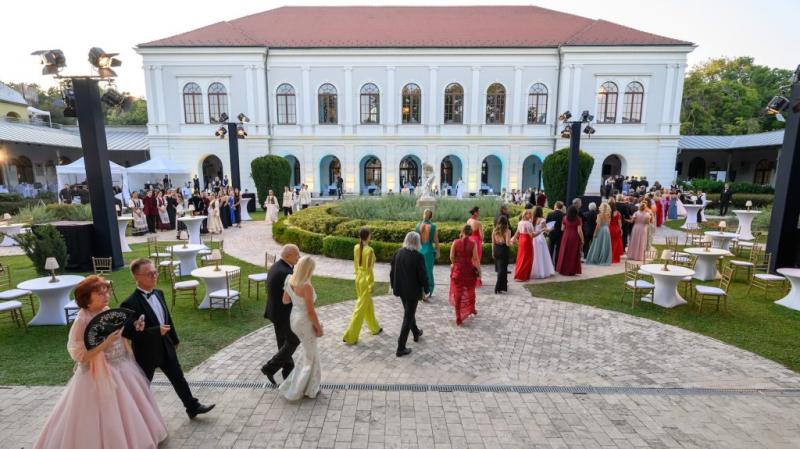 Szombaton kerül megrendezésre a jubileumi 200. Anna-bál, ahol rekordszámú résztvevőre számítanak. A rendezvény különleges eseménynek ígérkezik, hiszen a bálozók száma soha nem látott magasságokba emelkedhet.