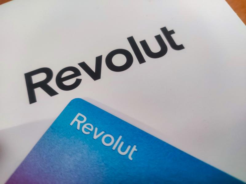 A Revolut újabb lépést tervez a pénzügyi világban, hiszen ismételten bankvásárlási szándékát fejezte ki. | FinTechRadar