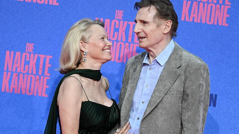 Liam Neeson elhunyt felesége, Natasha Richardson húga levelet írt Pamela Andersonnak. A megható üzenetben kifejezte érzéseit és emlékeket osztott meg a családról, valamint köszönetet mondott Pamela támogatásáért és barátságáért. A levélben megmutatkozott 