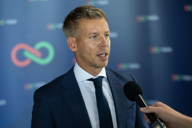 Magyar Péter: Az egészségügyi tárcát orvos vezeti, a várólisták 2027-re csökkenni fognak, és megérkeznek a szuperkórházak | szmo.hu