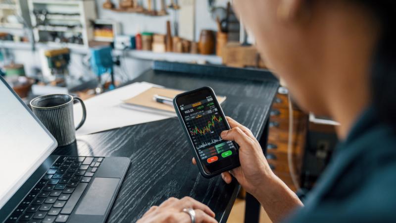 Gyengén kezdhet a BÉT, mivel borongós hangulat lengi körül a pénteki tőzsdenapot - Pénzcentrum.