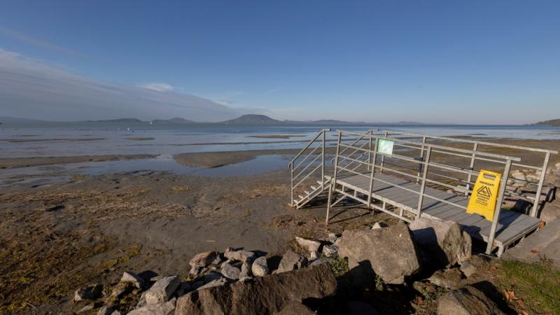 Felfedezésre váró titkokkal teli sziget bukkant fel a Balaton vizéből – videóval kísérve! - Pénzcentrum