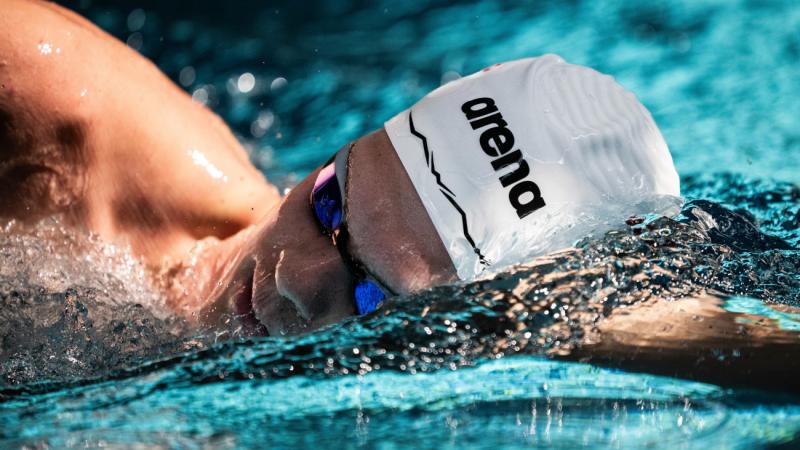 Kós Hubert egy lenyűgöző teljesítménnyel hívta fel magára a figyelmet, hiszen világcsúcsot állított fel az úszás terén.