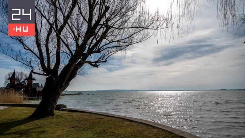 Pénteken pótlóbuszok fogják kiszolgálni a dél-balatoni vonalat, ezért érdemes figyelni a közlekedési változásokra.