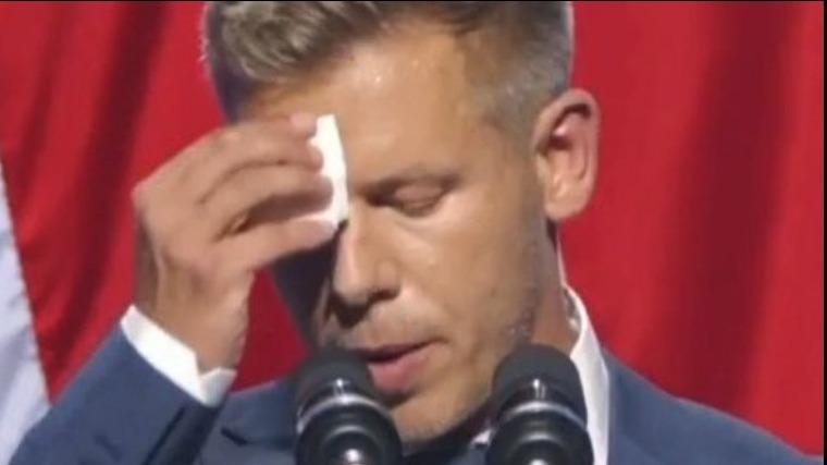 Magyar Péter cáfolja ugyan ezt a hírt, azonban pártja, a Tisza Párt, titokban mégis a sorkatonaság bevezetésére készül.