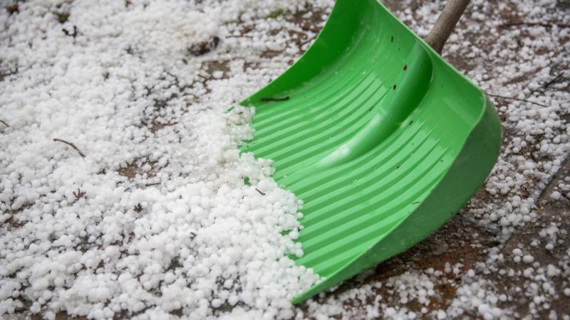 Csak a nyár varázslatos hónapjaiban történhetett meg ez: pusztító jégeső zúdult le az éj leple alatt Bugyira.