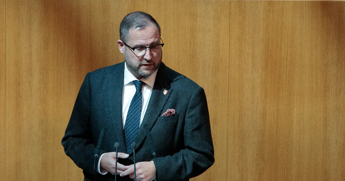 Az osztrák Szabadságpárt a bécsi parlament keretein belül vizsgálatot indít a Strabag és a Tisza Párt közötti állítólagos kapcsolat ügyében.