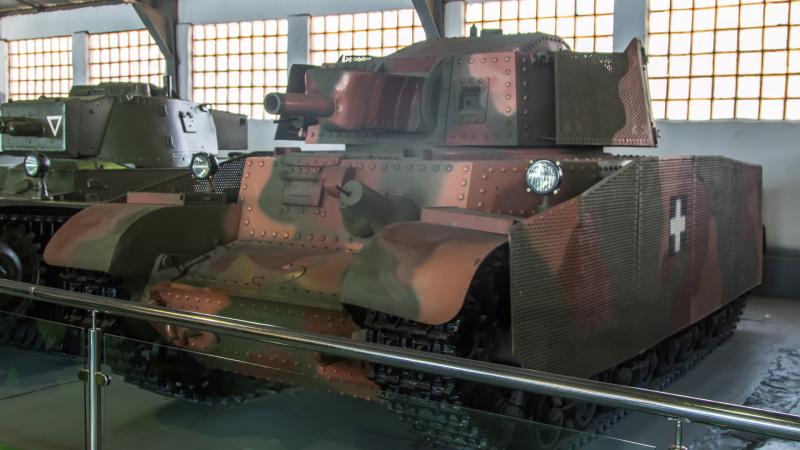 A magyar tank, amelynek célja az volt, hogy felvegye a versenyt a legendás T-34-essel - A honvédség egy könnyű harckocsit próbált nehézpáncélossá alakítani.