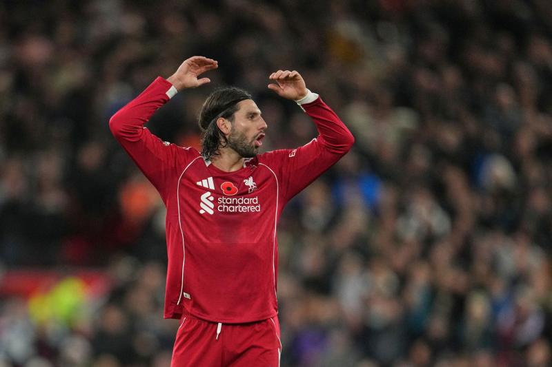 Szoboszlai Dominik új riválist szerzett magának, amikor a világ legőrültebb kapusa megpróbálta megállítani őt, és elkalapálni a Liverpool sztárját.