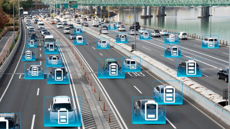 Megnyílt a világ első olyan autópályája, ahol az elektromos járművek vezeték nélküli töltésére is lehetőség van.