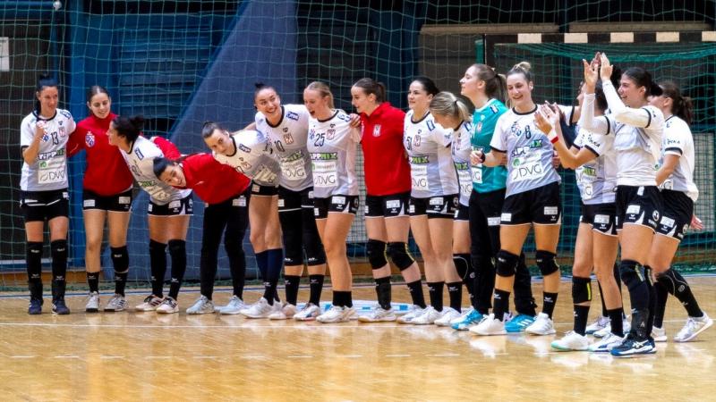 **Dunaújváros női kézilabdacsapatának súlyos pénzügyi kihívásai** | M4 Sport

A Dunaújvárosi Női Kézilabdacsapat komoly anyagi nehézségekkel küzd, amelyek veszélybe sodorják a csapat jövőjét. Az utóbbi időszakban felmerült problémák nemcsak a játékosok, h