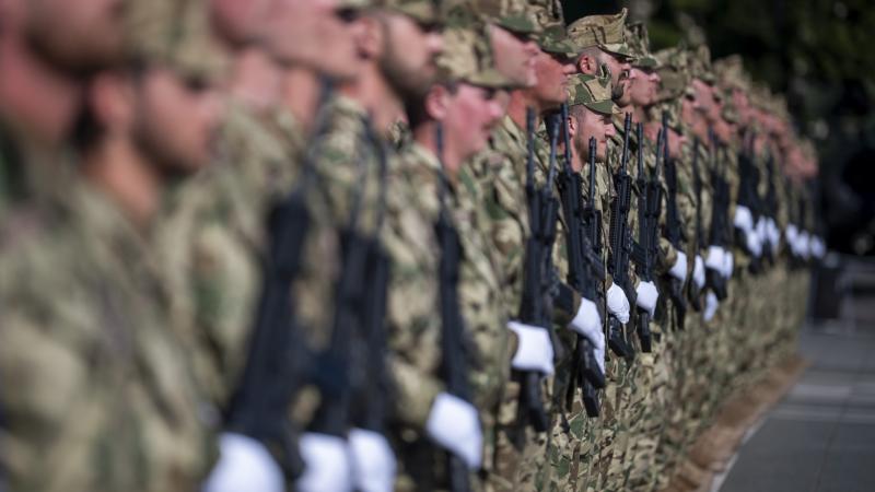 Magyar katonák harcolnak a terrorizmus ellen: friss döntés született a misszió jövőjének irányvonaláról.