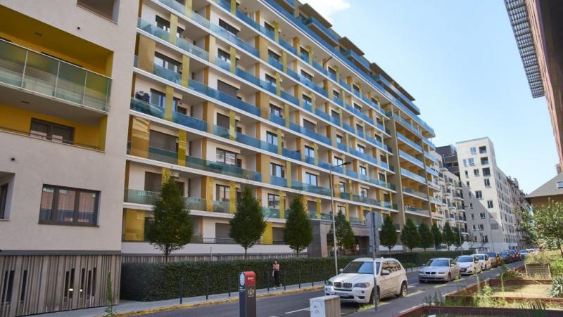 Budapesten bevezetésre került egy új intézkedés, amely 1,5 millió forintos négyzetméter-ársapkát alkalmaz, ezzel igyekezve megfékezni az ingatlanárak elszabadulását. | 24.