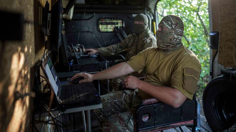 Az orosz álláspont szerint az ukrán katonák Pokrovszknál letették a fegyvert, miután parancsnokaik elhagyták őket.