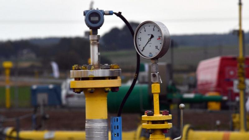 444: Egy pécsi gázkereskedő vállalkozás, amely erős fideszes kapcsolatokkal rendelkezik.