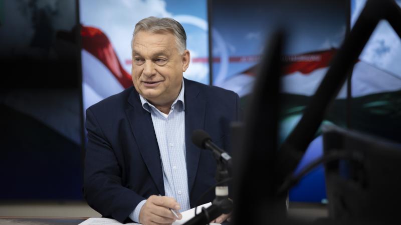 Különös megfigyelés született Orbán Viktor rajzáról, amely új perspektívákat nyújt a miniszterelnök kreatív kifejezésmódjára. Az elemzés meglepő részleteket tárt fel a firkálás mögött rejlő üzenetekről és jelentésekről.