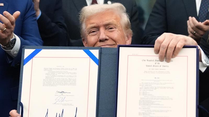 Donald Trump váratlan lépést tett a vámokkal kapcsolatban, ami számos területen jelentős változásokat idézhet elő.