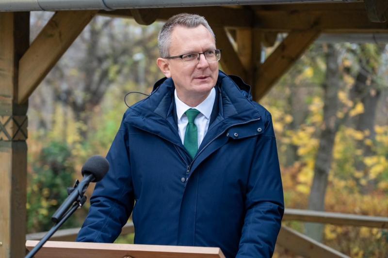 Rétvári Bence a Tisza-listát értékelve megjegyezte, hogy nem találkozhatunk friss, kiemelkedő nevekkel, ellenben bőven akadnak jelöltek a baloldali kispadról. (VIDEÓ)